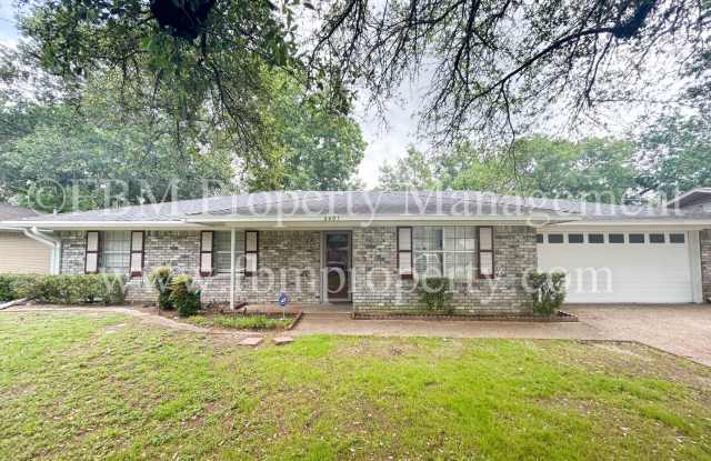2401 Renee St - Beautiful 3 Bedroom, 2 Bathroom Brick Home in Corsicana, TX photos photos