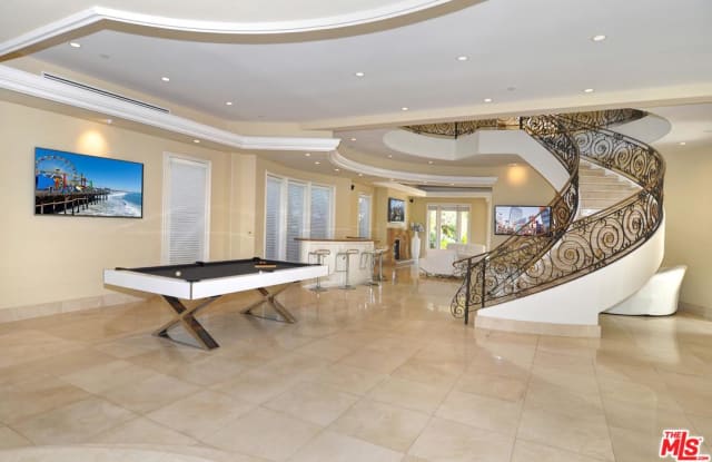 120 North PALM Drive - 120 North Palm Drive, Beverly Hills, CA 90210