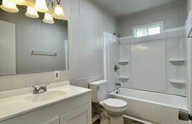 2 Bedroom / 1 Bathroom Duplex Unit Gallery 4