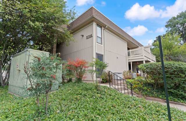 Spacious Springfield Condo in Desirable Neighborhood | 2 Bed, 1 Bath Gallery 1