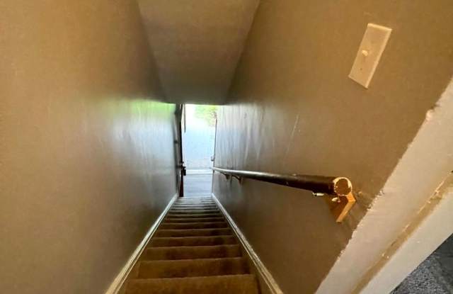 Lovely two bedroom, 1 bathroom Townhome on Quiet Street Gallery 4