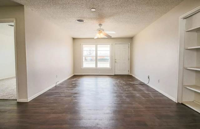 Great 3 bedroom 2 bathroom with bonus storage space! photos photos