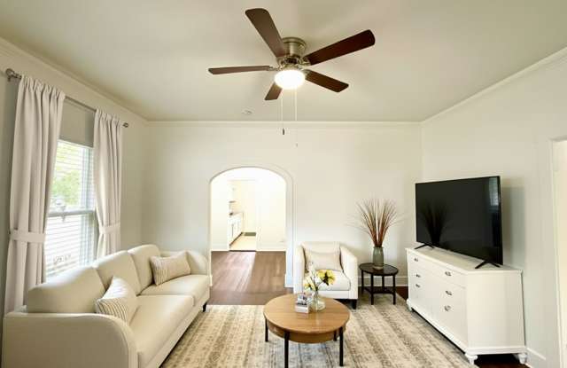 **APPLICATION RECEIVED** *MOVE IN SPECIAL* 1 Bedroom 1 Bath with Original Hardwood Flooring! photos photos **APPLICATION RECEIVED** *MOVE IN SPECIAL* 1 Bedroom 1 Bath with Original Hardwood Flooring! photos photos