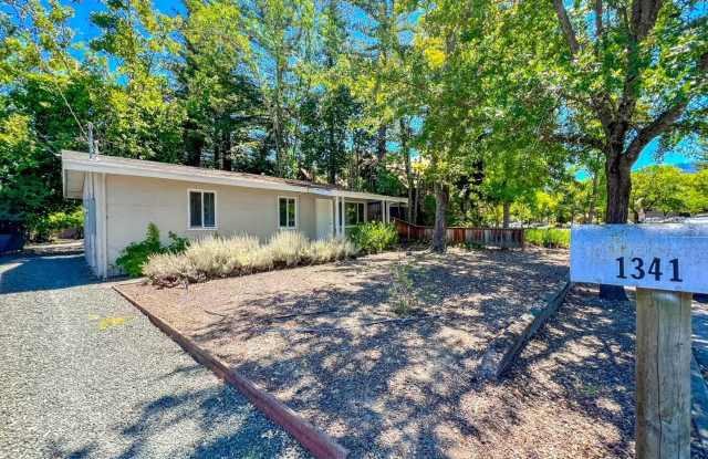 Centrally Located Three Bedroom St. Helena Home photos photos