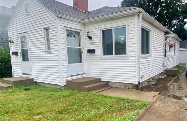 1093 N Main Street - 1093 North Main Street, Akron, OH 44310
