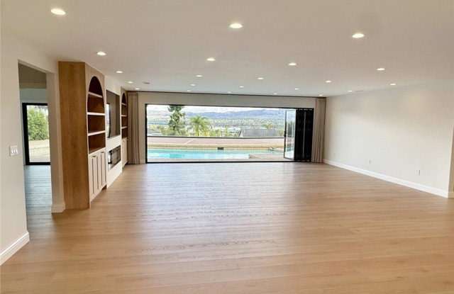 5219 East Gatewood Lane Gallery 1