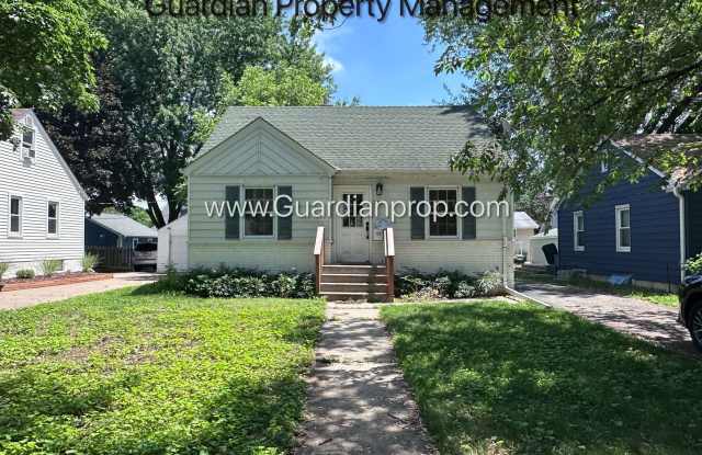 St Louis Park Single Family Home, Fenced Yard, Dishwasher, 1 Car Garage photos photos