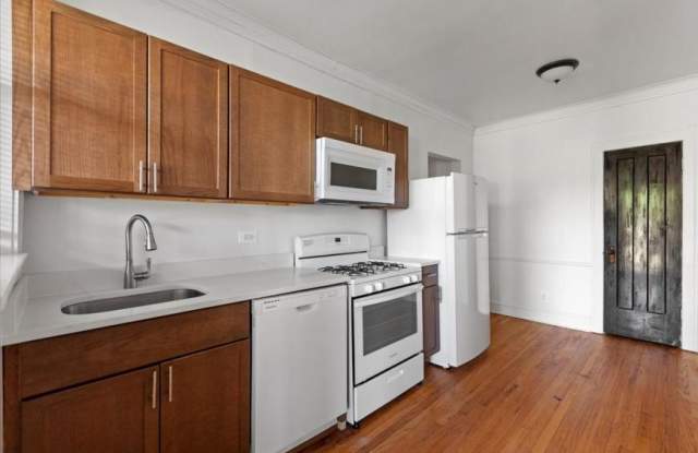 4105 N Spaulding, Gallery 4