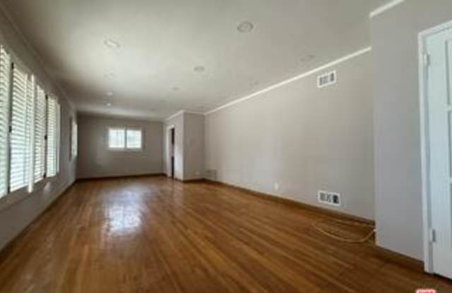 15133 Blackhawk Street Gallery 3