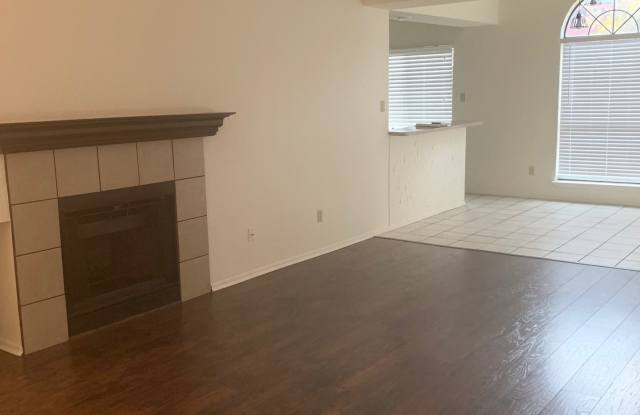 6211 Mercedes Dr Gallery 3