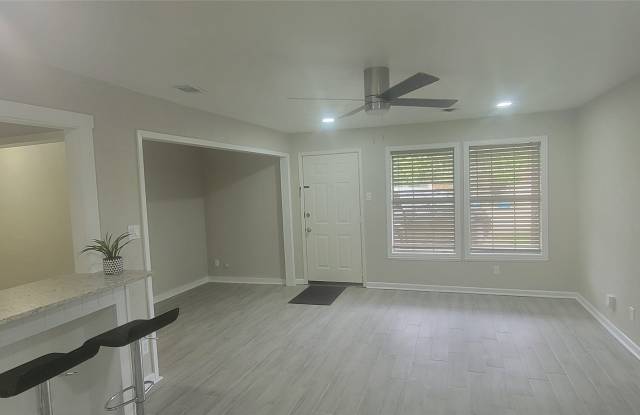 716 N Cummings Drive Gallery 4