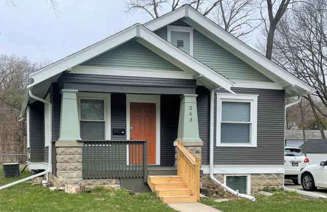 4 Bedroom House Near Campus - 263 Campus Avenue, Ames, IA 50014