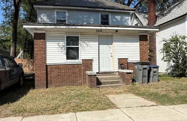 Large 4 bedroom Home - 1010 West Wolf Avenue, Elkhart, IN 46516