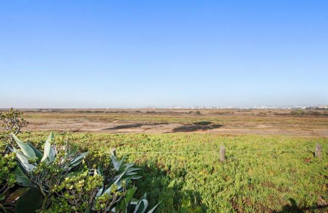 Available Now! Spacious 3BR, 2BA, 1,76sq.ft. 2 car garage. photos photos