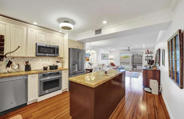 1212 SE 2nd Ct Gallery 2