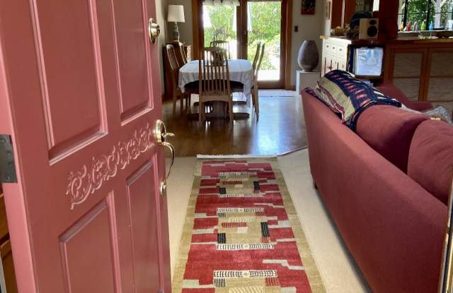 303 Mesa Ln Gallery 2