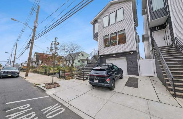 183 GATES AVE - 183 Gates Avenue, Jersey City, NJ 07305