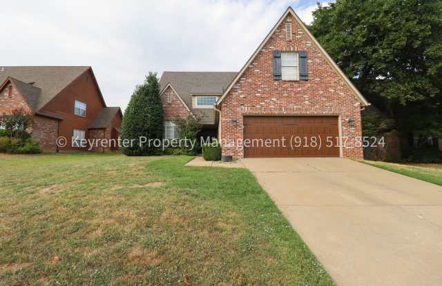 Spectacular 4 Bed | 4 Bath house in Ridge Pointe Gallery 1