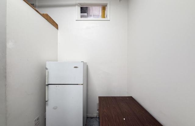 608 Albany Gallery 3