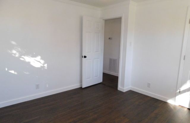 Like new 2 bed 1 bath home Gallery 1