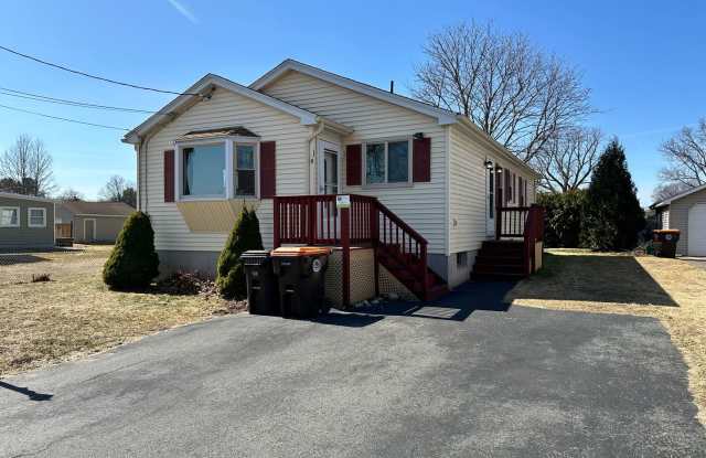 Charming 3-Bedroom Single-Family Home for Rent in Agawam! photos photos