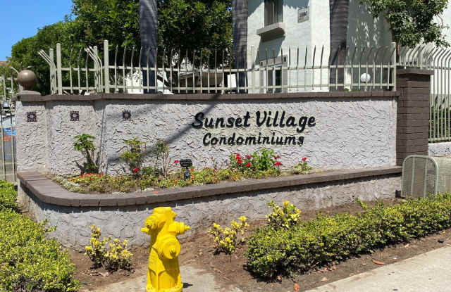Great First Floor 2 Bedroom, 2 Bathroom Townhome in Gated Community - 3574 Sunset Lane, San Diego, CA 92173