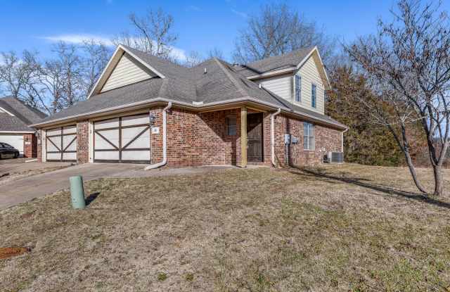 Charming 3BR, 2.5BA Rental Home with Modern Amenities, 1,413 Sq Ft, and Proximity to Mt. Sequoyah Trails! Your Dream Home Awaits in Fayetteville. photos photos