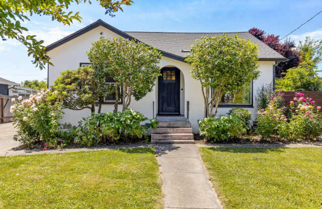 Renovated 2 bdrm 1 bath home w/ air conditioning photos photos