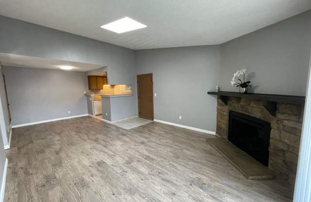 Charming 1-Bedroom Condo with Pool Views, Fireplace & Private Balcony 5 min from Cherry Creek Reservoir Gallery 3