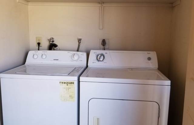 Beautiful 2 bedroom condo for Rent Gallery 4