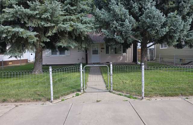 4 bed, 1 bath House with 1 car garage - 1004 Knight Street, Miles City, MT 59301
