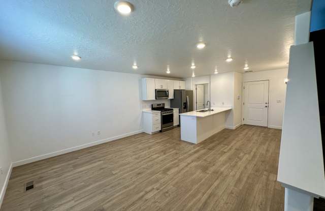 637 N Old Ranch Rd Gallery 2