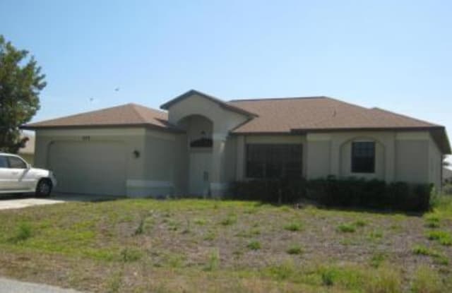 425 Northeast 18th Avenue - 425 Northeast 18th Avenue, Cape Coral, FL 33909