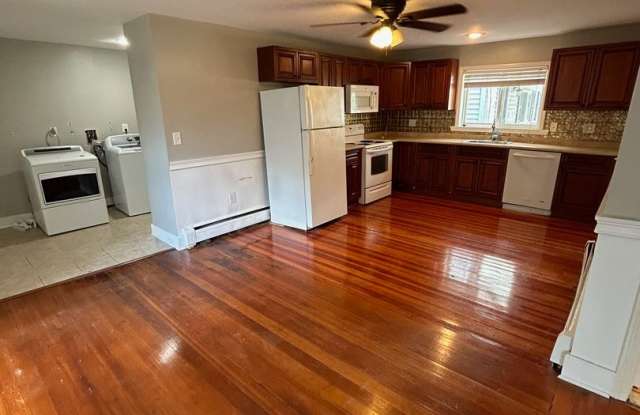 Nicely renovated 3 bed 2 bath near Tenean Beach! photos photos