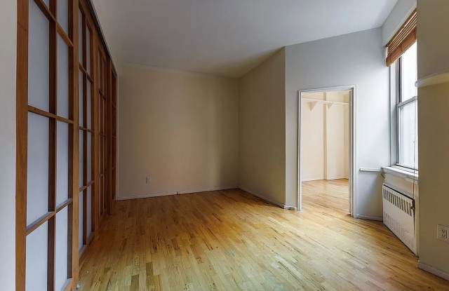 15 E 10th St photos photos