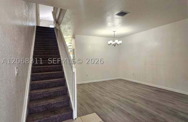 2514 SW 83rd Ter Gallery 2