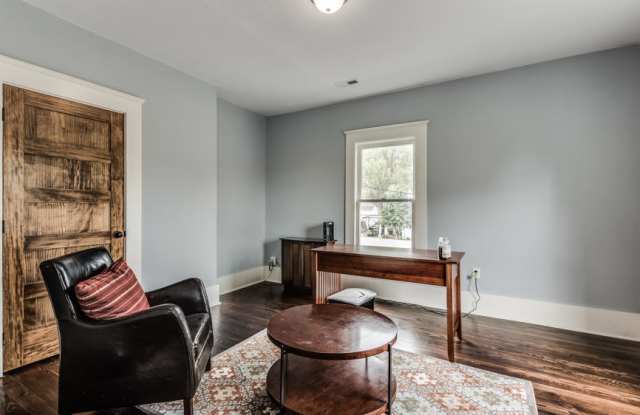 1400 Grainger Avenue Gallery 3
