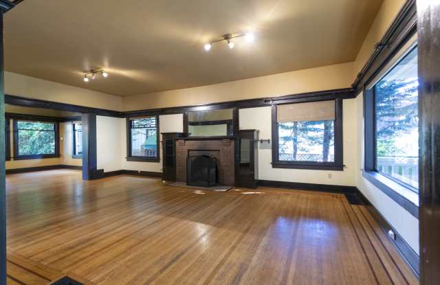 528 18th Avenue East Gallery 2