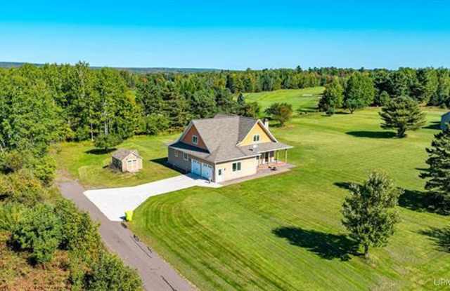 Furnished 2-Bedroom, 2-Bathroom Home Near MTU — Available Now Gallery 4