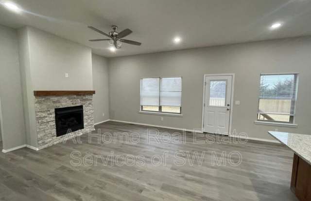204 Hickory Hills Gallery 2
