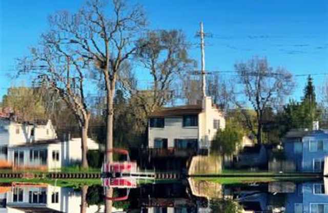10094 ELIZABETH LAKE RD Gallery 2