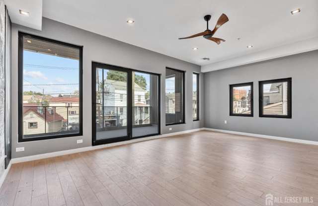 150 Easton Avenue unit: 1 Gallery 3