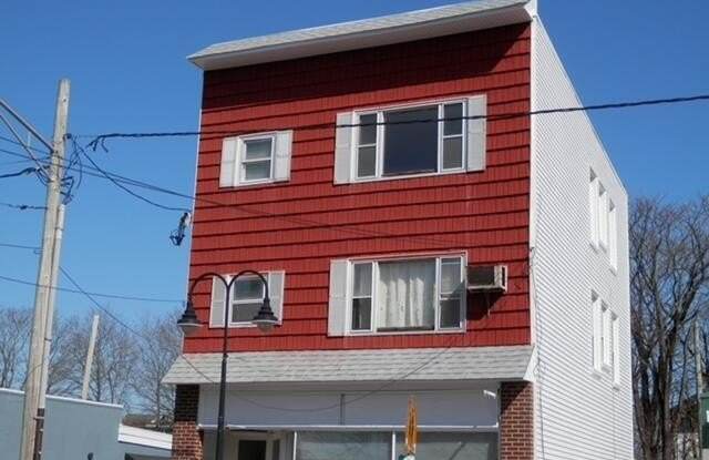 404 Main Street unit: 3 photos photos