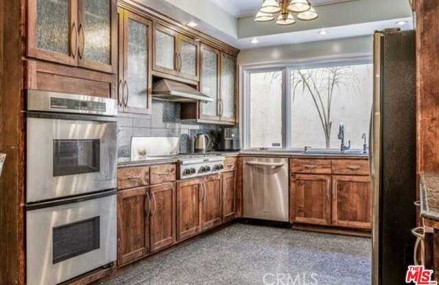 2328 Benedict Canyon Drive photos photos