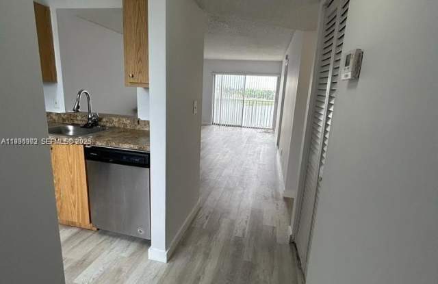 8600 N Sherman Cir photos photos