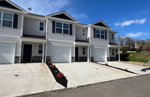 Beautiful New Construction 3 bedroom 2.5 Condo with garage- Water, trash  sewer incuded! photos photos