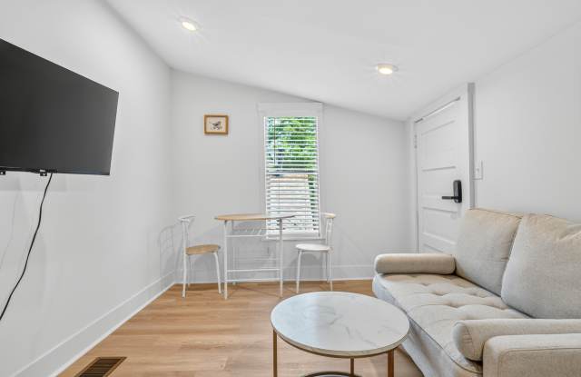 1125 E Anderson Gallery 4