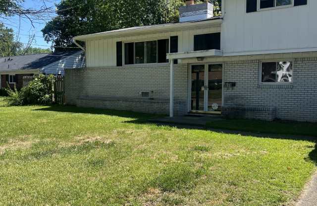 608 Charlton Dr Gallery 1