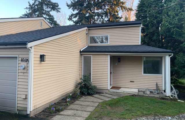 Two Bedroom Juanita (Kirkland) Townhome - Virtual Tour Available! - 10129 Northeast 115th Lane, Kirkland, WA 98033