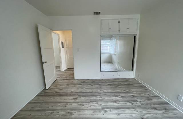 Bright Spacious Unit in the Heart of Burbank – Utilities Included! photos photos Bright Spacious Unit in the Heart of Burbank – Utilities Included! photos photos